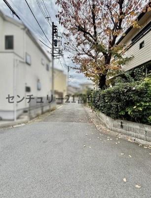 �_�ސ쌧������s��Ւ��̒��È�ˌ��Ă̑O�ʓ��H�܂ތ��n�ʐ^