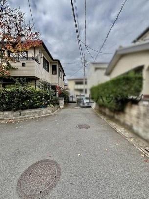 �_�ސ쌧������s��Ւ��̒��È�ˌ��Ă̑O�ʓ��H�܂ތ��n�ʐ^