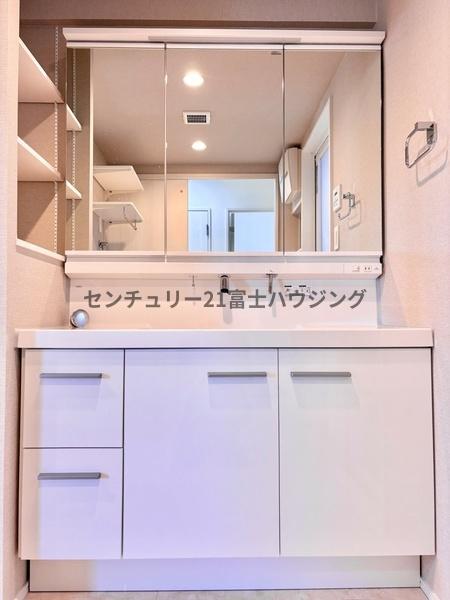 �_�ސ쌧����s�勘1���ڂ̒��Ã}���V�����̐��ʑ�E���ʏ�