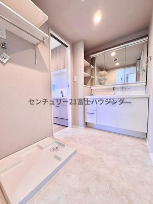 �_�ސ쌧����s�勘1���ڂ̒��Ã}���V�����̐��ʑ�E���ʏ�