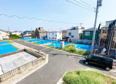 �_�ސ쌧������s����3���ڂ̐V�z��ˌ��Ă̑O�ʓ��H�܂ތ��n�ʐ^