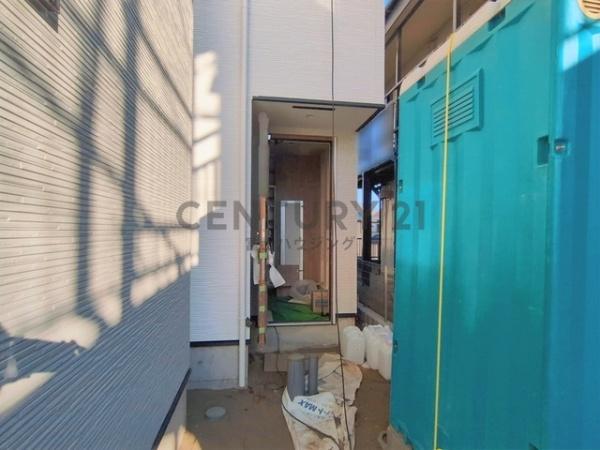 �_�ސ쌧����s�ғ�1���ڂ̐V�z��ˌ��Ă̑O�ʓ��H�܂ތ��n�ʐ^