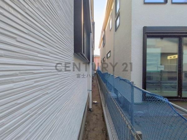 �_�ސ쌧����s�ғ�1���ڂ̐V�z��ˌ��Ă̑O�ʓ��H�܂ތ��n�ʐ^