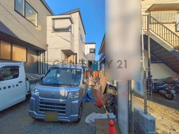 �_�ސ쌧����s�ғ�1���ڂ̐V�z��ˌ��Ă̑O�ʓ��H�܂ތ��n�ʐ^