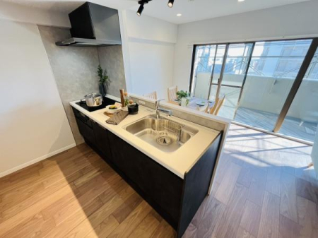 �_�ސ쌧���ˎs���Β��̒��Ã}���V�����̃L�b�`��