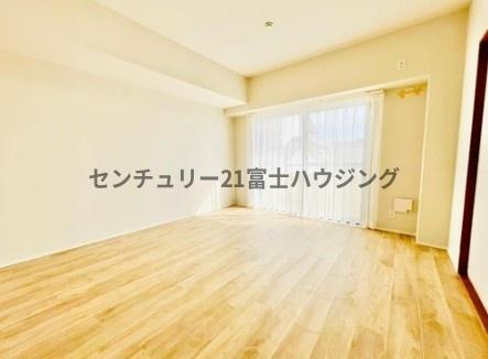 �_�ސ쌧����s�ΐ�6���ڂ̒��Ã}���V�����̃��r���O