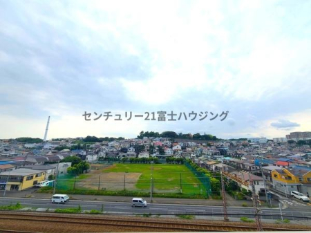 �_�ސ쌧����s�݂��̑�̒��Ã}���V�����̏Z�˂���̒��]�ʐ^