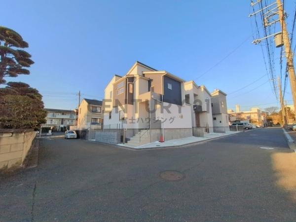 �_�ސ쌧����s���̐V�z��ˌ��Ă̑O�ʓ��H�܂ތ��n�ʐ^