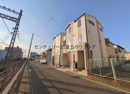 �_�ސ쌧����s�Ó��4���ڂ̐V�z��ˌ��Ă̑O�ʓ��H�܂ތ��n�ʐ^