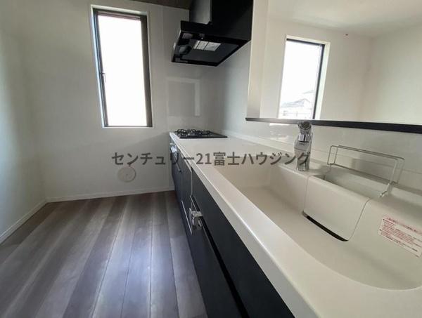 �_�ސ쌧����s�Ó��4���ڂ̐V�z��ˌ��ẴL�b�`��