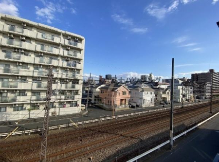 �_�ސ쌧����s�Ó��4���ڂ̐V�z��ˌ��Ă̏Z�˂���̒��]�ʐ^