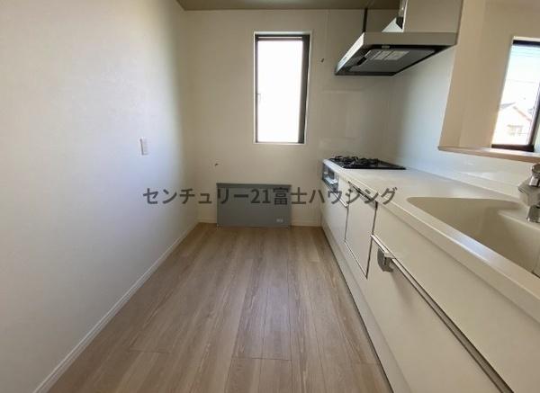 �_�ސ쌧����s�Ó��4���ڂ̐V�z��ˌ��ẴL�b�`��