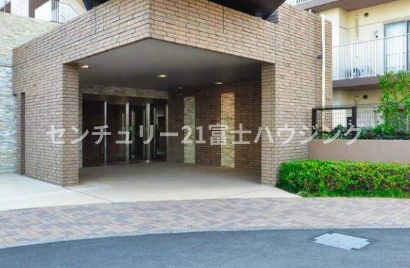 �_�ސ쌧����s���̒��Ã}���V�����̃G���g�����X