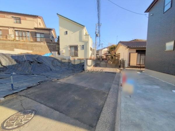 �_�ސ쌧����s����̐V�z��ˌ��Ă̑O�ʓ��H�܂ތ��n�ʐ^