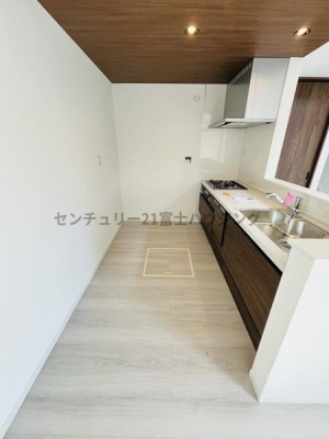 �_�ސ쌧������s��̐V�z��ˌ��ẴL�b�`��