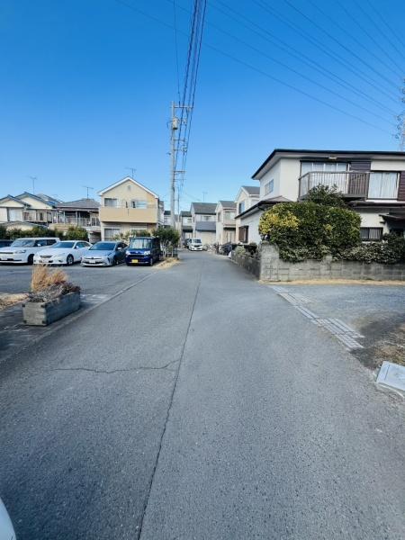 �_�ސ쌧������s����4���ڂ̐V�z��ˌ��Ă̑O�ʓ��H�܂ތ��n�ʐ^