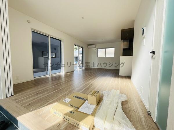 �_�ސ쌧������s��̐V�z��ˌ��Ẵ��r���O