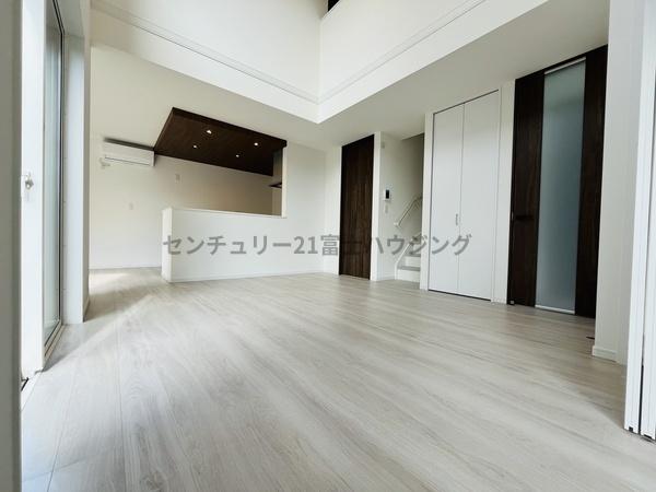 �_�ސ쌧������s��̐V�z��ˌ��Ẵ��r���O