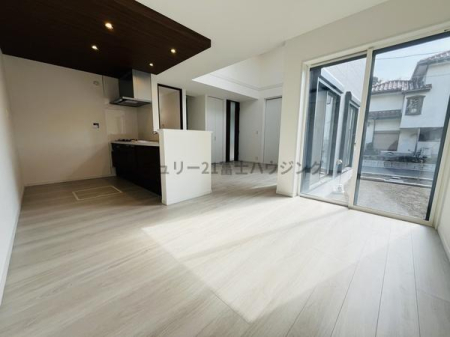 �_�ސ쌧������s��̐V�z��ˌ��Ẵ��r���O