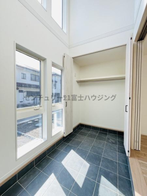 �_�ސ쌧������s��̐V�z��ˌ��Ă̎��[