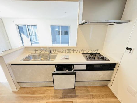 �_�ސ쌧������s��̐V�z��ˌ��ẴL�b�`��