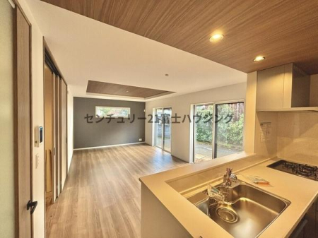 �_�ސ쌧������s��̐V�z��ˌ��Ẵ��r���O