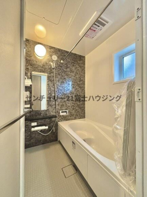 �_�ސ쌧������s��̐V�z��ˌ��Ă̗���