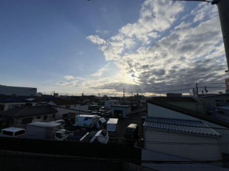 �_�ސ쌧������s�����̐V�z��ˌ��Ă̏Z�˂���̒��]�ʐ^