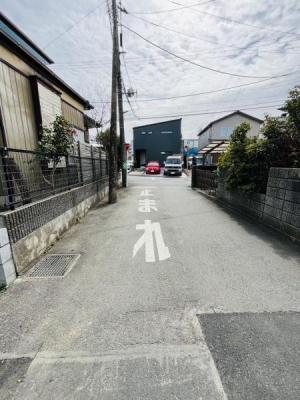 �_�ސ쌧������s����2���ڂ̐V�z��ˌ��Ă̑O�ʓ��H�܂ތ��n�ʐ^