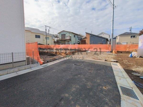 �_�ސ쌧������s�~��2���ڂ̐V�z��ˌ��Ă̑O�ʓ��H�܂ތ��n�ʐ^