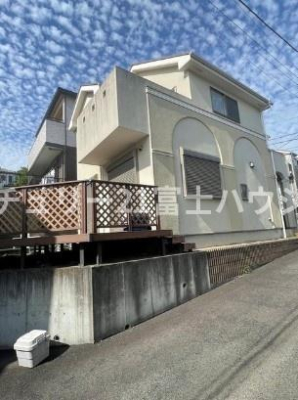 �_�ސ쌧����s����4���ڂ̒��È�ˌ��Ă̑O�ʓ��H�܂ތ��n�ʐ^