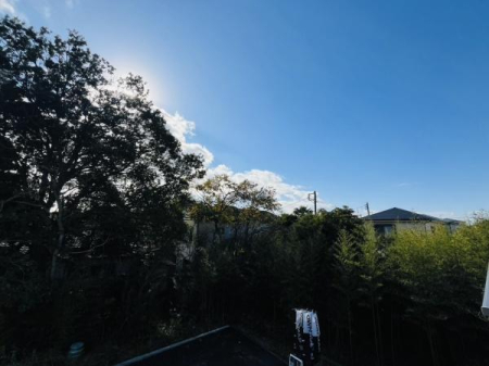 �_�ސ쌧������s�~���̐V�z��ˌ��Ă̏Z�˂���̒��]�ʐ^