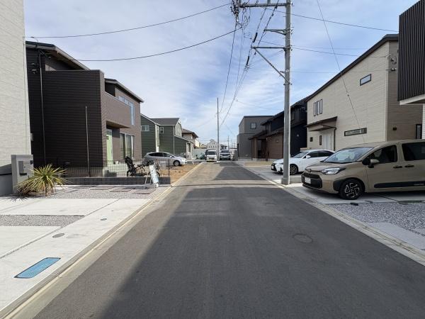 �_�ސ쌧�����S���쒬�c�[ 1422-2�̐V�z��ˌ��Ă̑O�ʓ��H�܂ތ��n�ʐ^