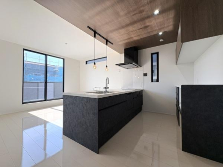 �_�ސ쌧�����S���쒬�c�[ 1422-2�̐V�z��ˌ��ẴL�b�`��