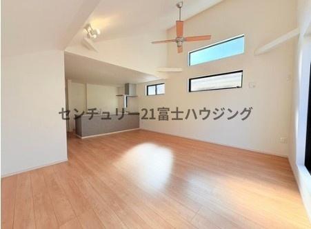 �_�ސ쌧����s�勘�̐V�z��ˌ��Ẵ��r���O