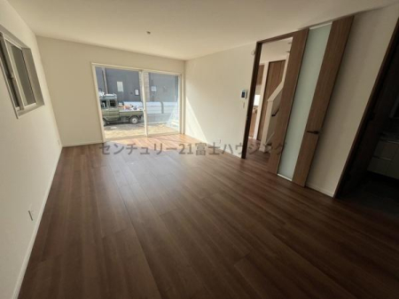 �_�ސ쌧������s�����u1���ڂ̐V�z��ˌ��Ẵ��r���O