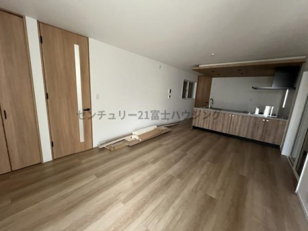 �_�ސ쌧������s�����u1���ڂ̐V�z��ˌ��Ẵ��r���O