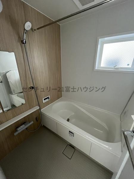 �_�ސ쌧������s�����u1���ڂ̐V�z��ˌ��Ă̗���