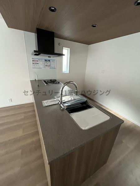 �_�ސ쌧������s�����u1���ڂ̐V�z��ˌ��ẴL�b�`��