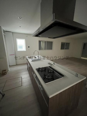 �_�ސ쌧������s�����u1���ڂ̐V�z��ˌ��ẴL�b�`��