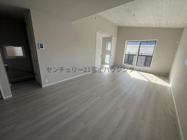 �_�ސ쌧������s�����u1���ڂ̐V�z��ˌ��Ẵ��r���O