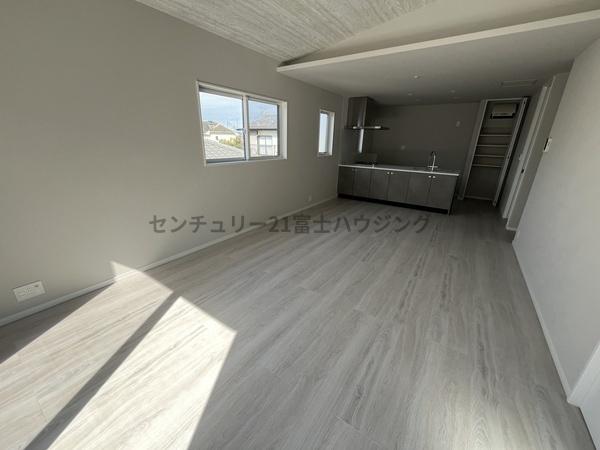 �_�ސ쌧������s�����u1���ڂ̐V�z��ˌ��Ẵ��r���O