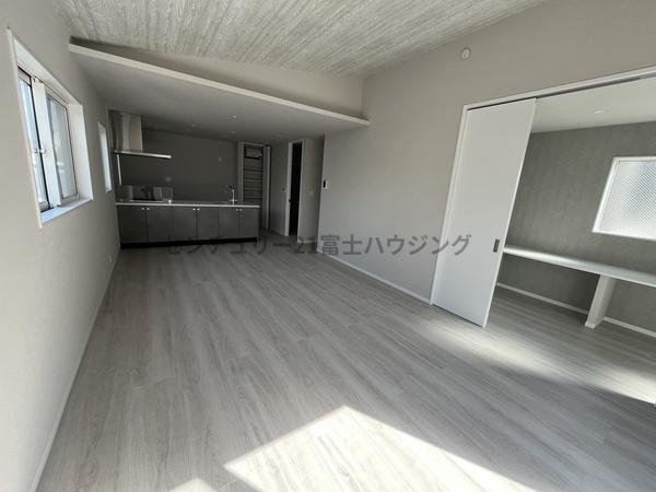 �_�ސ쌧������s�����u1���ڂ̐V�z��ˌ��Ẵ��r���O