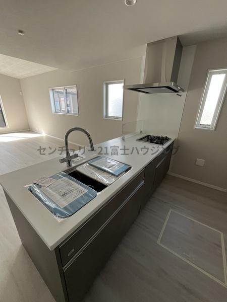 �_�ސ쌧������s�����u1���ڂ̐V�z��ˌ��ẴL�b�`��