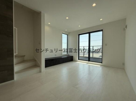 �_�ސ쌧���q�s�R��K�l4���ڂ̐V�z��ˌ��Ẵ��r���O