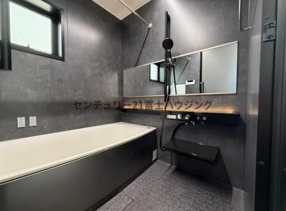 �_�ސ쌧���q�s�R��K�l4���ڂ̐V�z��ˌ��Ă̗���