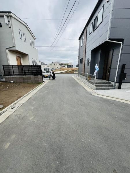 �_�ސ쌧������s���h�̐V�z��ˌ��Ă̑O�ʓ��H�܂ތ��n�ʐ^