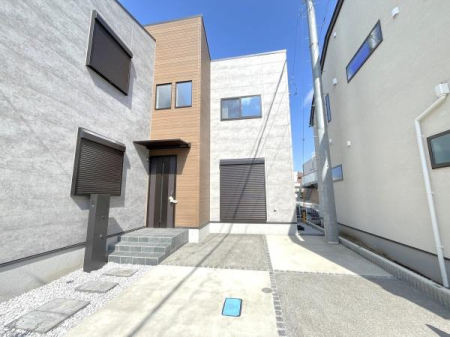 �_�ސ쌧������s�����u1���ڂ̐V�z��ˌ��Ă̑O�ʓ��H�܂ތ��n�ʐ^