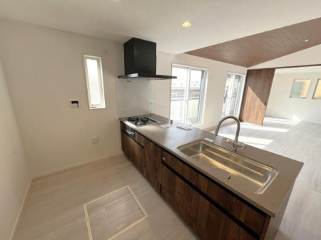 �_�ސ쌧������s�����u1���ڂ̐V�z��ˌ��ẴL�b�`��