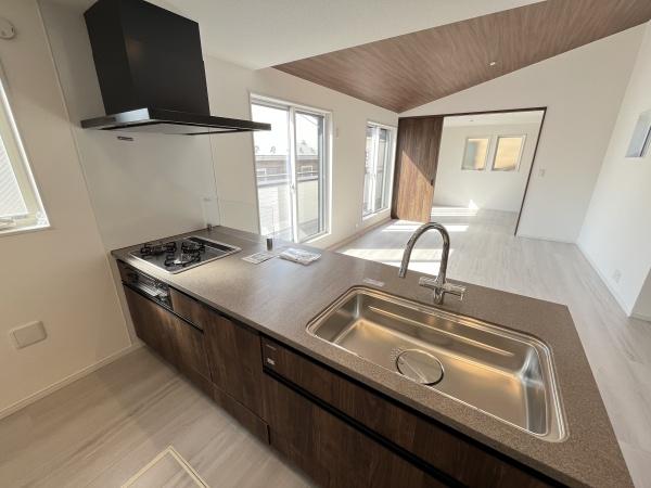 �_�ސ쌧������s�����u1���ڂ̐V�z��ˌ��ẴL�b�`��